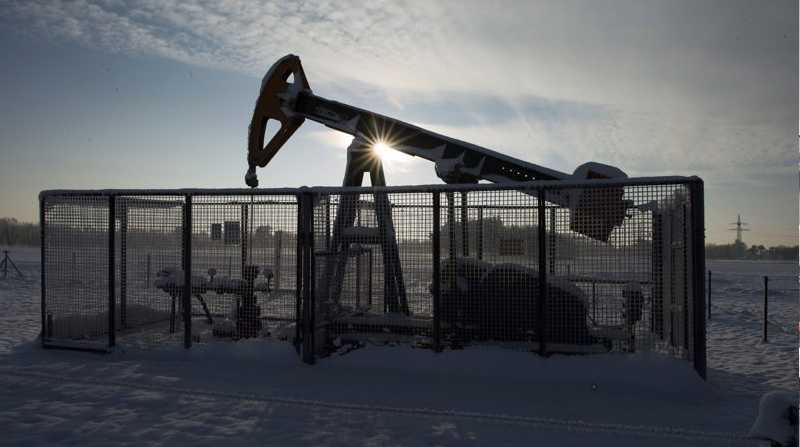 El precio del petróleo intermedio de Texas bajó en un nuevo arranque volátil por los temores a una recesión económica. Foto: EFE