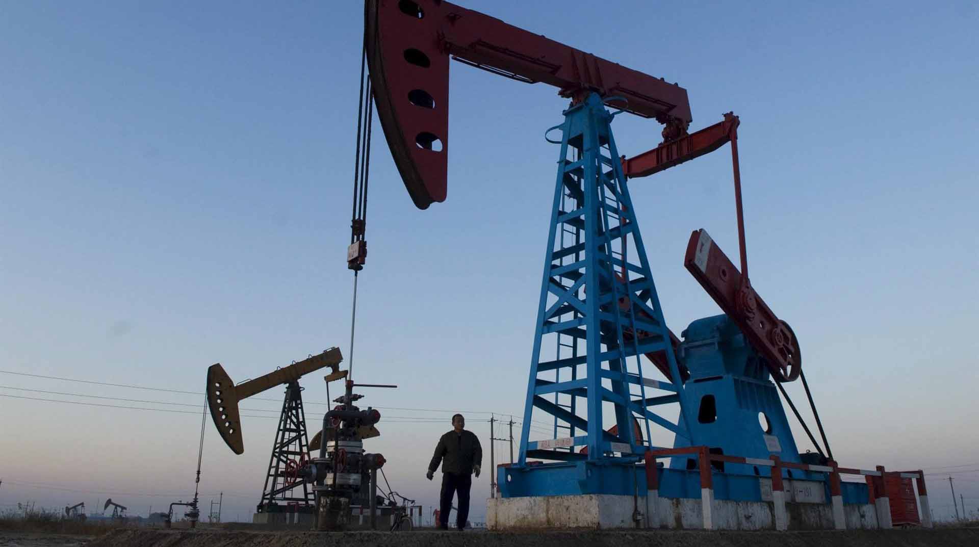 El precio del petróleo intermedio de Texas (WTI) abrió este jueves con un descenso del 2,01 %, hasta los USD 94,36 el barril. Foto: EFE.