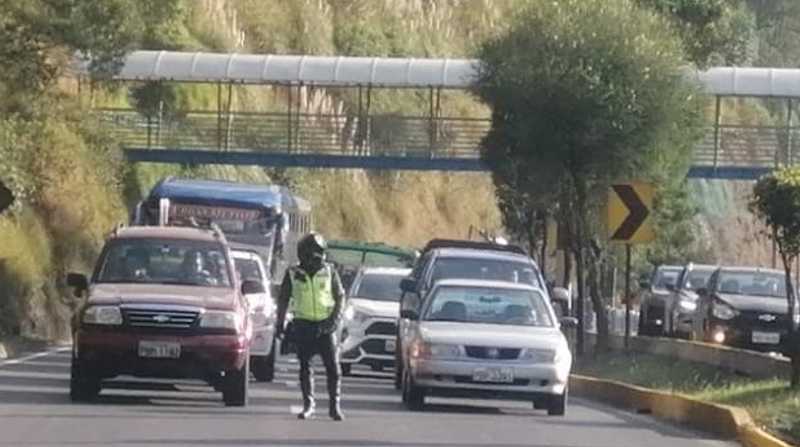 Las restricciones vehiculares en Quito continuarán durante esta semana. Foto: Twitter AMT
