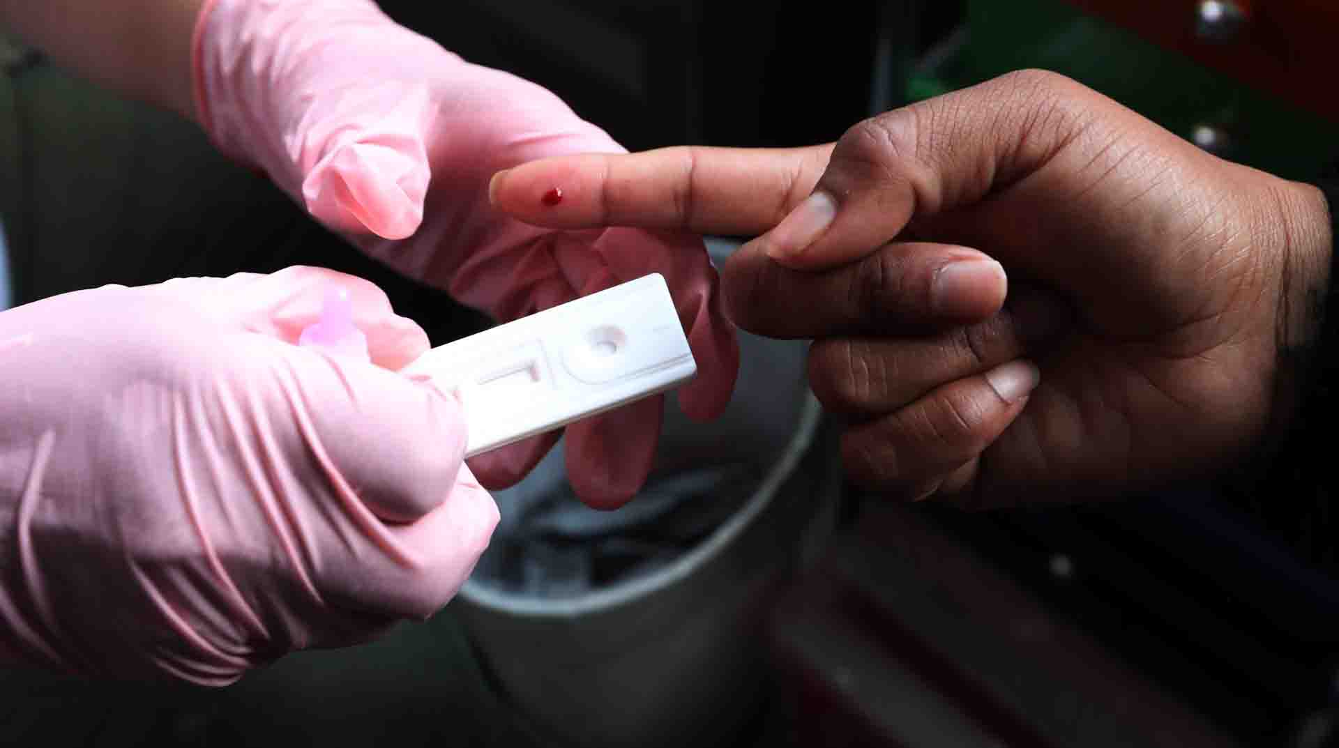 Imagen referencial. Latinoamérica vive una "crisis de prevención" del VIH y está "perdiendo el liderazgo" en la respuesta al virus. Foto: EFE.