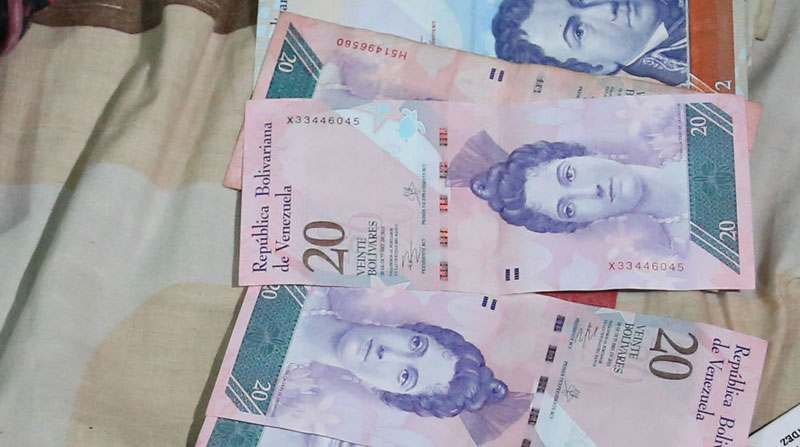 Imagen referencial. El bolívar, la moneda de Venezuela, se devaluó frente al dólar. Foto: Archivo/ EL COMERCIO