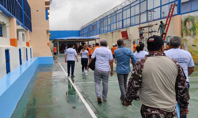 Miembros de la Comisión de Pacificación recorrieron las cárceles del país durante seis meses. Foto: cortesía Claudia Garzón