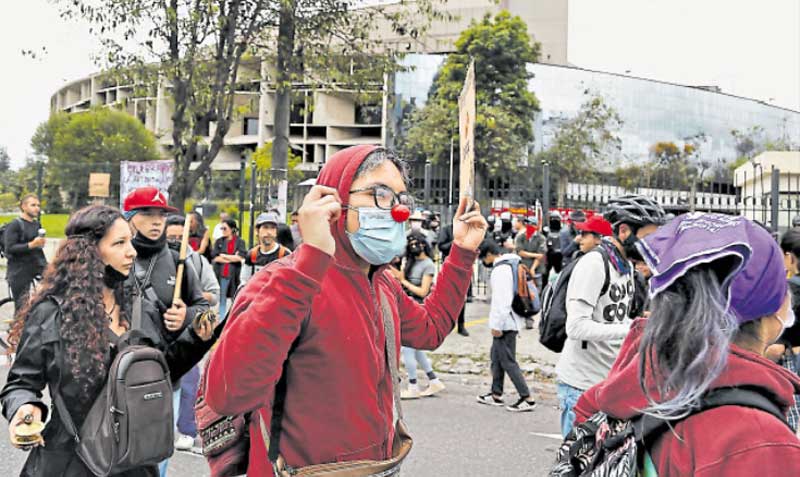 Gestores culturales y artistas protestaron por la requisición de la CCE por parte de la Policía durante el paro. Foto: Diego Pallero/ EL COMERCIO
