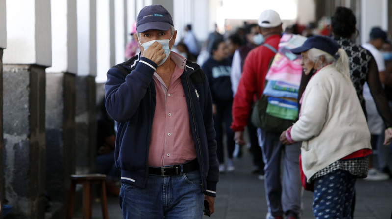 Ante la presencia de síntomas se recomienda el uso de la mascarilla y acudir al centro de salud más cercano. Foto: Patricio Terán / El Comercio