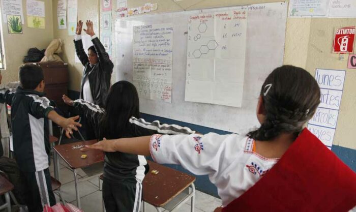 Las instituciones interculturales bilingües tienen sus propias metodologías de enseñanza-aprendizaje, basadas en el Moseib. Foto: archivo / EL COMERCIO