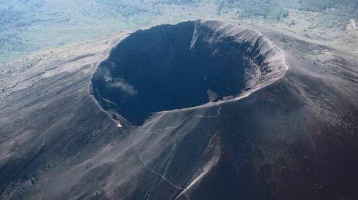 El turista Philip Carroll cayó al cráter del Monte Vesubio en Italia mientras se tomaba un selfie. Foto: Internet