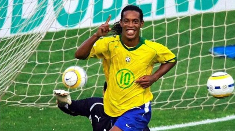 Ronaldinho ya estuvo en Ecuador para la Noche Amarilla de Barcelona. Foto: Instagram Ronaldinho