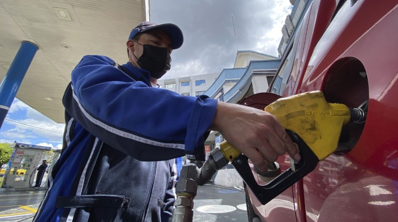 Desde la próxima semana estará a la venta la nueva gasolina. Foto: Patricio Terán / El Comercio
