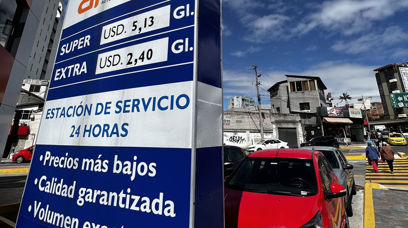 El precio de la gasolina súper se incrementó y superó los USD 5,20 en Ecuador. Factores externos inciden en las cotizaciones de las materias primas a nivel mundial. Foto: Patricio Terán/ EL COMERCIO