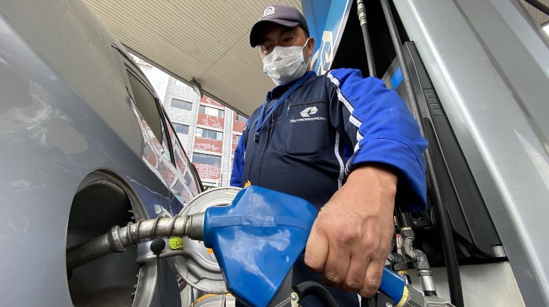 El precio de los combustibles es uno de los más delicados tras el paro nacional de junio. Foto Patricio Terán / El Comercio