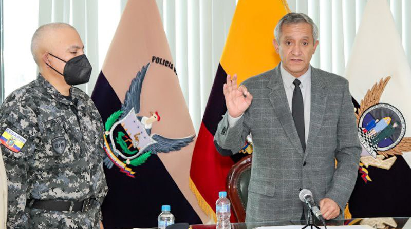 El ministro del Interior, Patricio Carrillo, fue posesionado como nuevo presidente del Directorio del Instituto de Seguridad Social de la Policía Nacional (Isspol). Foto: Cortesía/ Ministerio del Interior