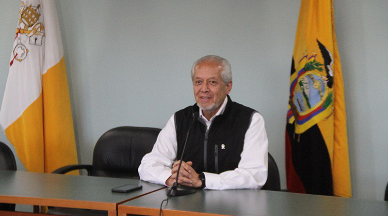 Iván Andrade explicó que los instructivos para la implementación del alivio financiero. Foto: Ministerio de Gobierno