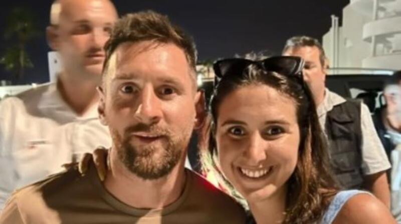La joven que grabó el video mostró que pudo tomarse una foto con Messi. Foto: Cuenta de TikTok de @solgon11
