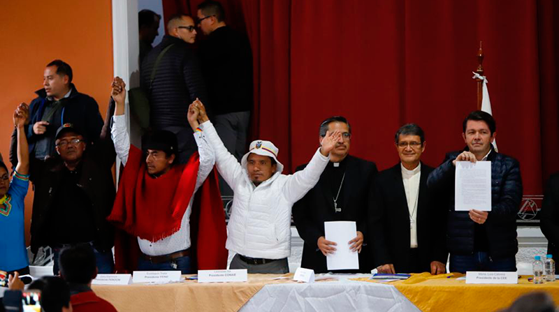 Organizaciones indígenas esperan convocatoria oficial de la Conferencia Episcopal Ecuatoriana sobre la hora y lugar para la instalación de las mesas técnicas. Foto: Patricio Terán / EL COMERCIO