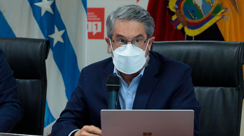 El ministro de Salud José Ruales dijo que el covid-19 "no se ha ido" y que es necesario "aprender a convivir con esta pandemia". Foto: Ministerio de Salud