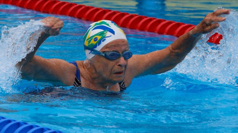 Nora Rónai, nadadora brasileña de 98 años que compite en el Panamericano Máster de Medellín, en Colombia. Foto: www.panamericanomaster2020.com
