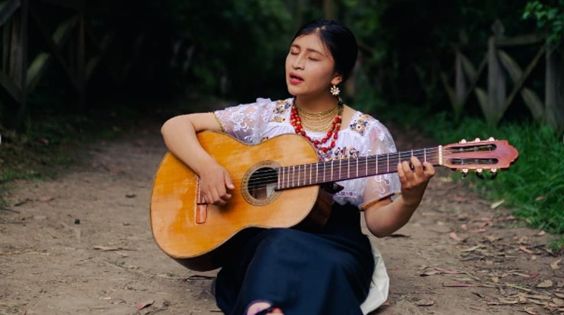 Ñusta Picuasi es una joven cantante nacida en Otavalo, Ecuador que se viralizó en TikTok al subir videos cantando. Foto: Instagram @nustapicuasi_