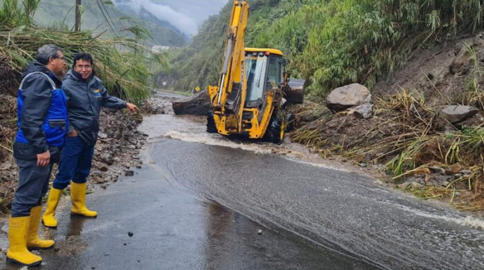 Las lluvias afectaron las vías en Baños y el río Ambato se desbordó en la capital de Tungurahua. Foto: Cortesía
