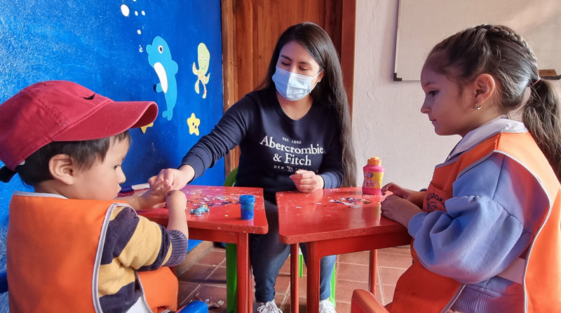 Los niños comparten sus destrezas con otros y, de esa forma, activan sus emociones y el trabajo en grupo. Foto: Lineida Castillo / EL COMERCIO