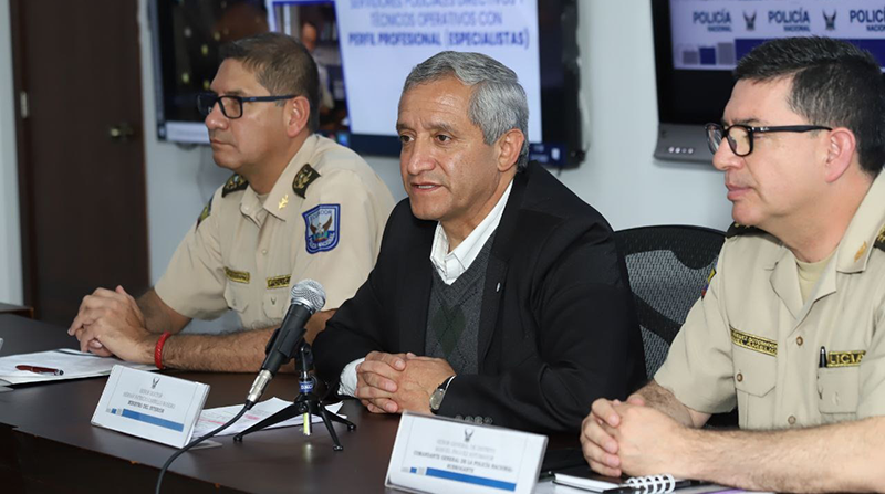 El ministro del Interior, Patricio Carrillo, dio a conocer sobre el proceso de reclutamiento para ser policías con especialidad. Foto: Cortesía Ministerio del Interior