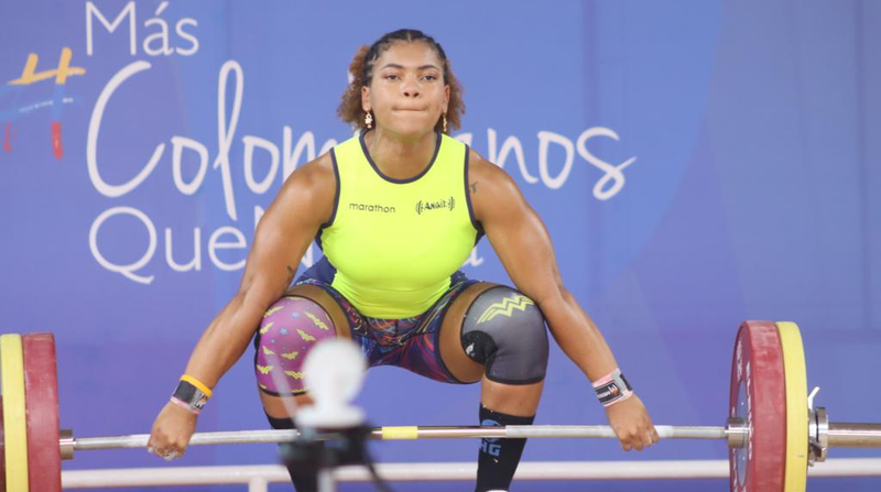 Angie Paola Palacios, en su participación en los 71 kg, en la modalidad de Arranque de Levantamiento de Pesas. Foto: Ministerio del Deporte