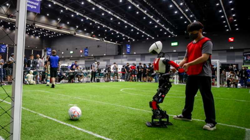Unos 1 400 jóvenes científicos compiten hasta el sábado en el campeonato de robótica. Foto: EFE
