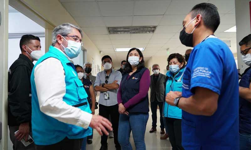 José Ruales, ministro de Salud, durante una visita al hospital de Yaruquí el 10 de junio del 2022. Foto: Twitter Ministerio de Salud