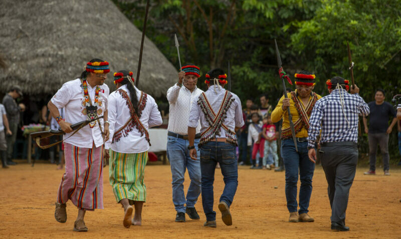 La comunidad indígena de Sarayaku celebra el décimo aniversario del fallo de la CIDH en favor del derecho a la consulta previa. Foto: Agencia EFE.