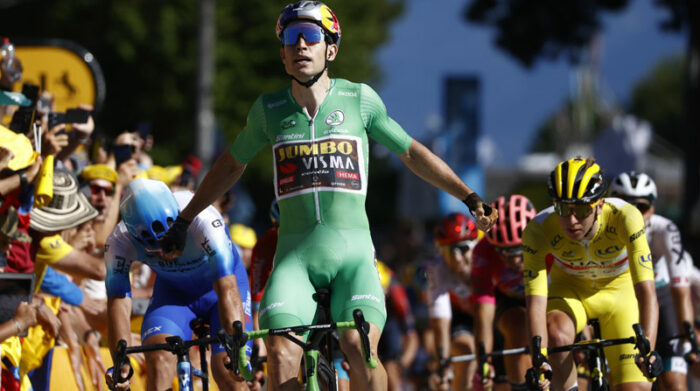 El belga Wout Van Aert (Jumbo Visma) entra vencedor en la 8º etapa del Tour de Francia 2022 sobre 186.3km desde Dole a Lausanne, Suiza. Foto: EFE