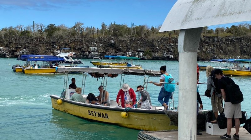 Los viajeros se movilizan sin inconvenientes entre las islas a través de los servicios de transporte marítimo. Foto: Twitter Mintur Galápagos