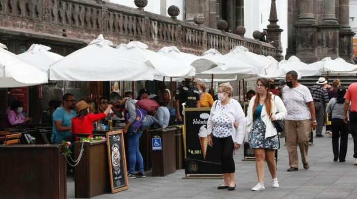 Las cafeterías y restaurantes estaban llenos de clientes. Foto: Patricio Terán / El Comercio