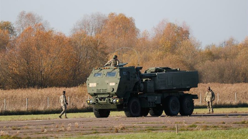 Nuevo paquete de suministros armamentísticos a Ucrania por valor de 400 millones de dólares. Foto: EFE