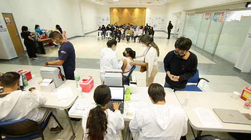 Las personas se acercaron a los vacunatorios en el fin de semana del 8 y 9 de julio del 2022, para aplicarse las dosis del covid-19. Foto: Carlos Noriega/ EL COMERCIO