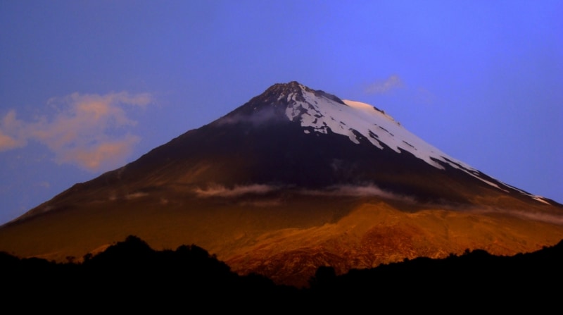 Según el Instituto Geofísico, este  fenómeno estaría ligado  a la actividad sísmica del volcán Sangay la cual es alta", detalló el organismo. Foto: Instituto Geofísico