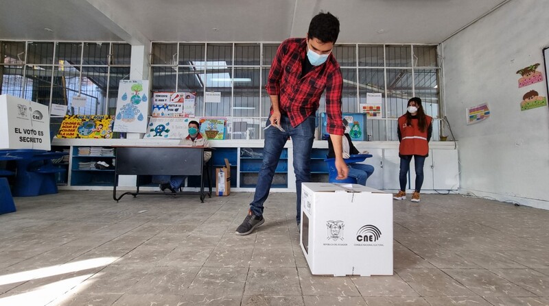 En las seccionales del 2019 participaron 13 candidatos a la Alcaldía de Cuenca y 10 a la Prefectura de Azuay. Foto: Lineida Castillo / El Comercio