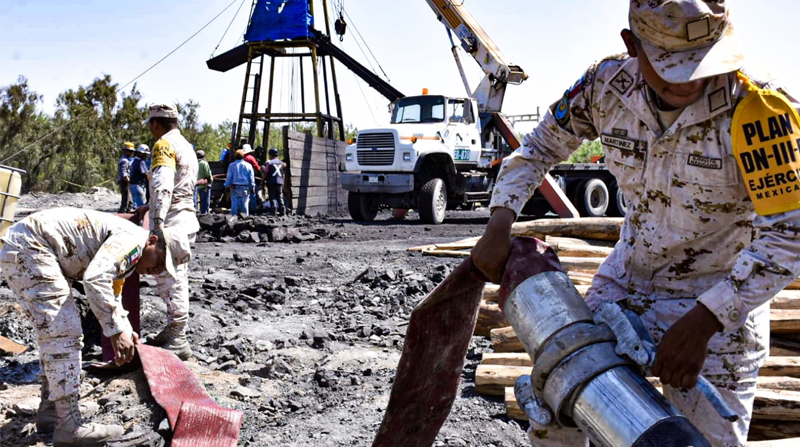 Militares mexicanos trabajan en el rescate de los 10 mineros atrapados en Sabinas, Coahuilia. Foto: Europa Press
