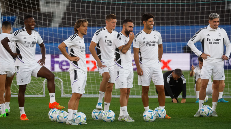 Los jugadores del Real Madrid participan en el entrenamiento en el estadio Olímpico de Helsinki (Finlandia), en la víspera de la Supercopa de Europa ante el Eintracht de Frankfurt. Foto: EFE
