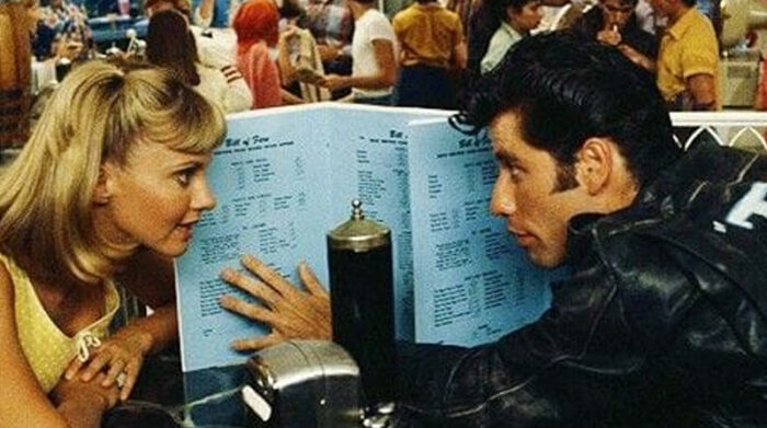John Travolta y Olivia Newton trabajaron juntos en la película ‘Grease’. Foto: Captura