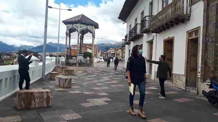 El pasaje de la calle La Condamine es una de las rutas para caminar por el barrio El Vado y disfrutar del ambiente del lugar. Foto: Claudia Pazán / EL COMERCIO.