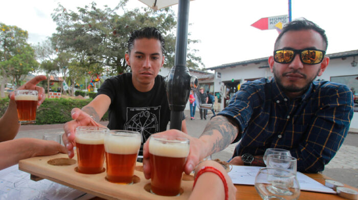 Tour cervecero. Land of Hoppines realiza todo el año tours para que la gente aprenda cómo probar una cerveza y fomentar la cultura cervecera en el país. Foto: Julio Estrella / EL COMERCIO