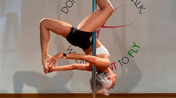 Castañeda practica varias disciplinas. El Pole Dance se suma a su larga lista de pasatiempos. En 2023 correrá en Berlín. Foto: Cortesía