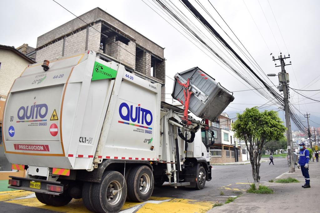 Los servicios de recolección de basura no se suspenderán por el feriado del 10 de Agosto. Foto: Cortesía Emaseo