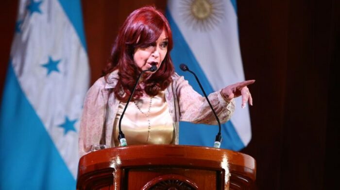 Fotografía de archivo en la que se registró a la expresidenta y actual vicepresidenta de Argentina, Cristina Fernández de Kirchner, en Tegucigalpa (Honduras). Foto: EFE