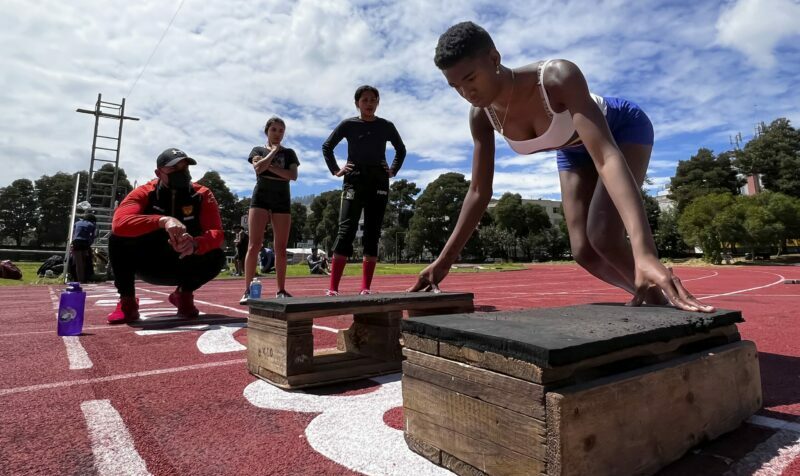 La deportista se entrena para los 100 y 200 metros, donde los entrenadores consideran que tiene potencial. Foto: Patricio Terán / EL COMERCIO.