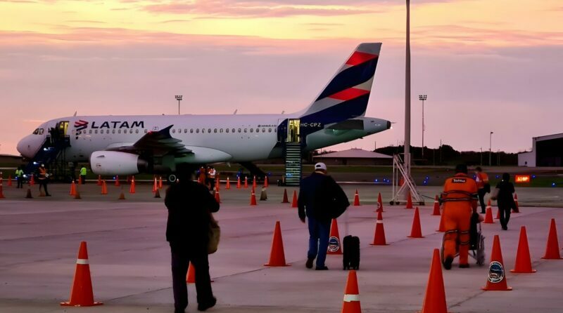 Las operaciones aeroportuarias en la terminal de Manta continúan con vuelos directos entre esa ciudad y Quito. Foto: Cortesía Municipio Manta.