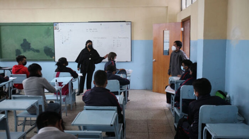 Imagen de archivo. Estudiantes vuelven a clases presenciales luego de 2 años de virtualidad. Foto: Julio Estrella / EL COMERCIO.