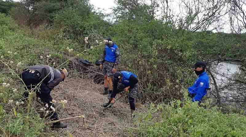 Personal especializado de la Dinased trabajó en la zona y logró recuperar al menos seis osamentas humanas. Foto: Policía Nacional.