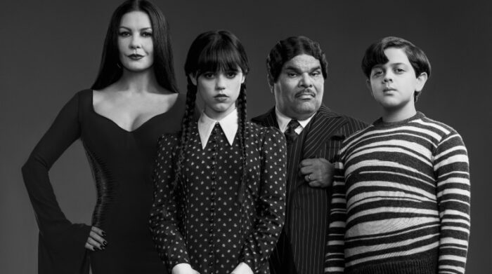 Catherine Zeta-Jones, Jenna Ortega, Luis Guzmán e Isaac Ordóñez protagonizan la serie. Foto: Netflix