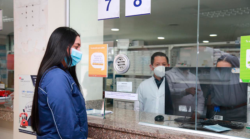 El Hospital Teodoro Maldonado inició con el plan piloto para la entrega de medicinas en farmacias externas. Foto: IESS