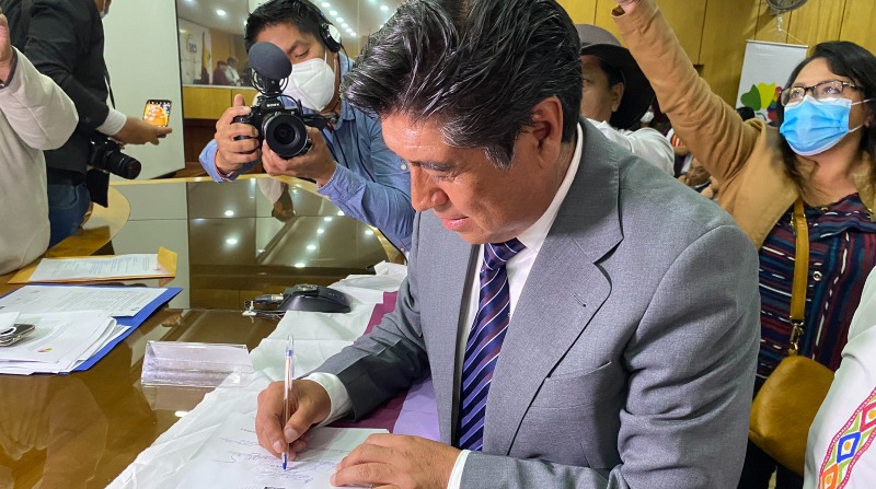 Jorge Yunda oficializó su nueva candidatura a la Alcaldía de Quito. Foto: CNE